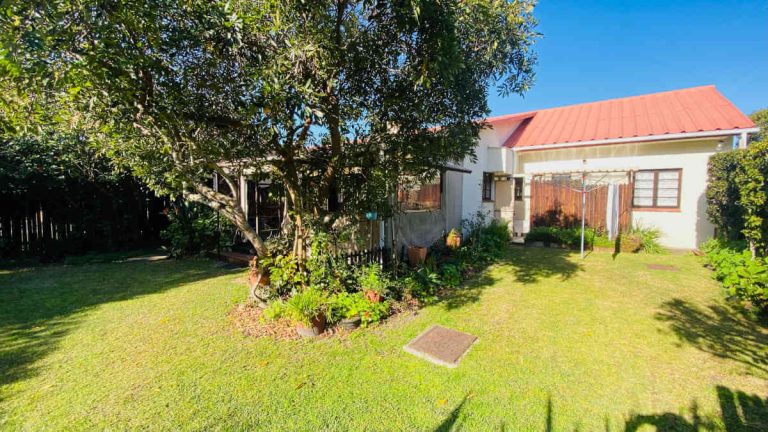 Sunbirds holiday garden and home